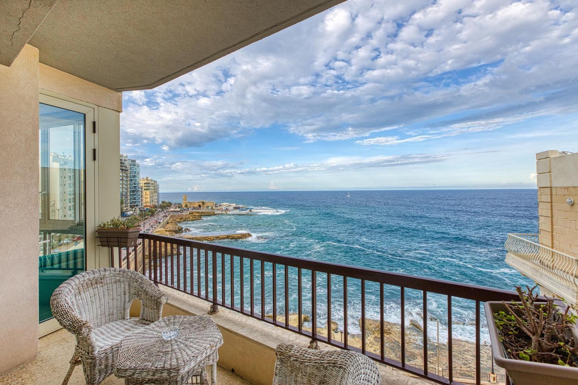 Апартаменты Rokna Seaview Слима